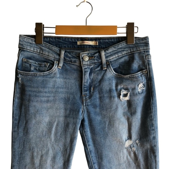 Levi’s 711 Skinny Jeans Size 27 Distressed with Patches Medium Blue Wash - Picture 7 of 16